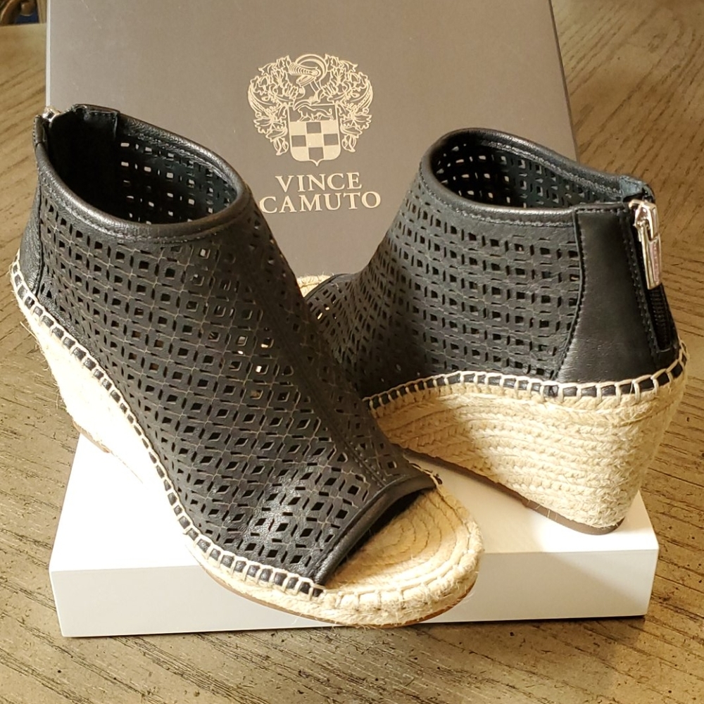 Vince Camuto size 7 black leather wedge NWT